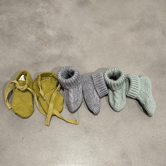 Cozy Baby Booties Set in Green and Gray - Picture 1 of 1